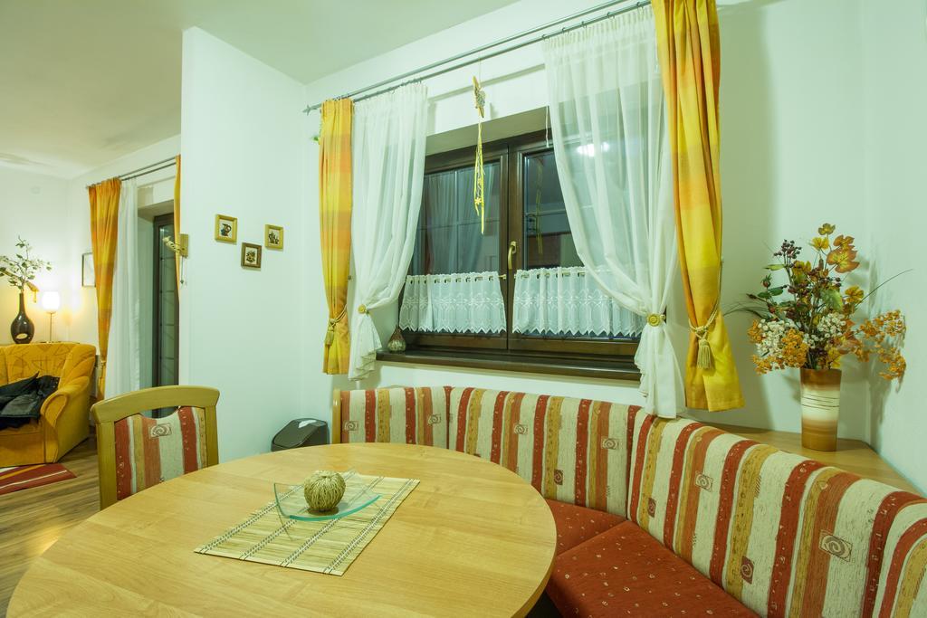Vila Helena - Apartment Helena 2 Ruzomberok Extérieur photo
