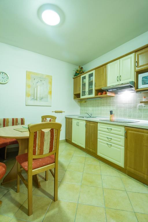 Vila Helena - Apartment Helena 2 Ruzomberok Extérieur photo